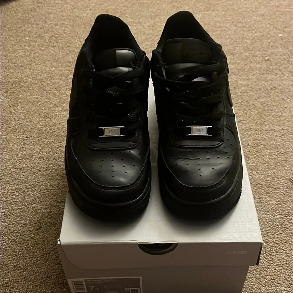 Black Air Force 1's - Picture 1 of 4